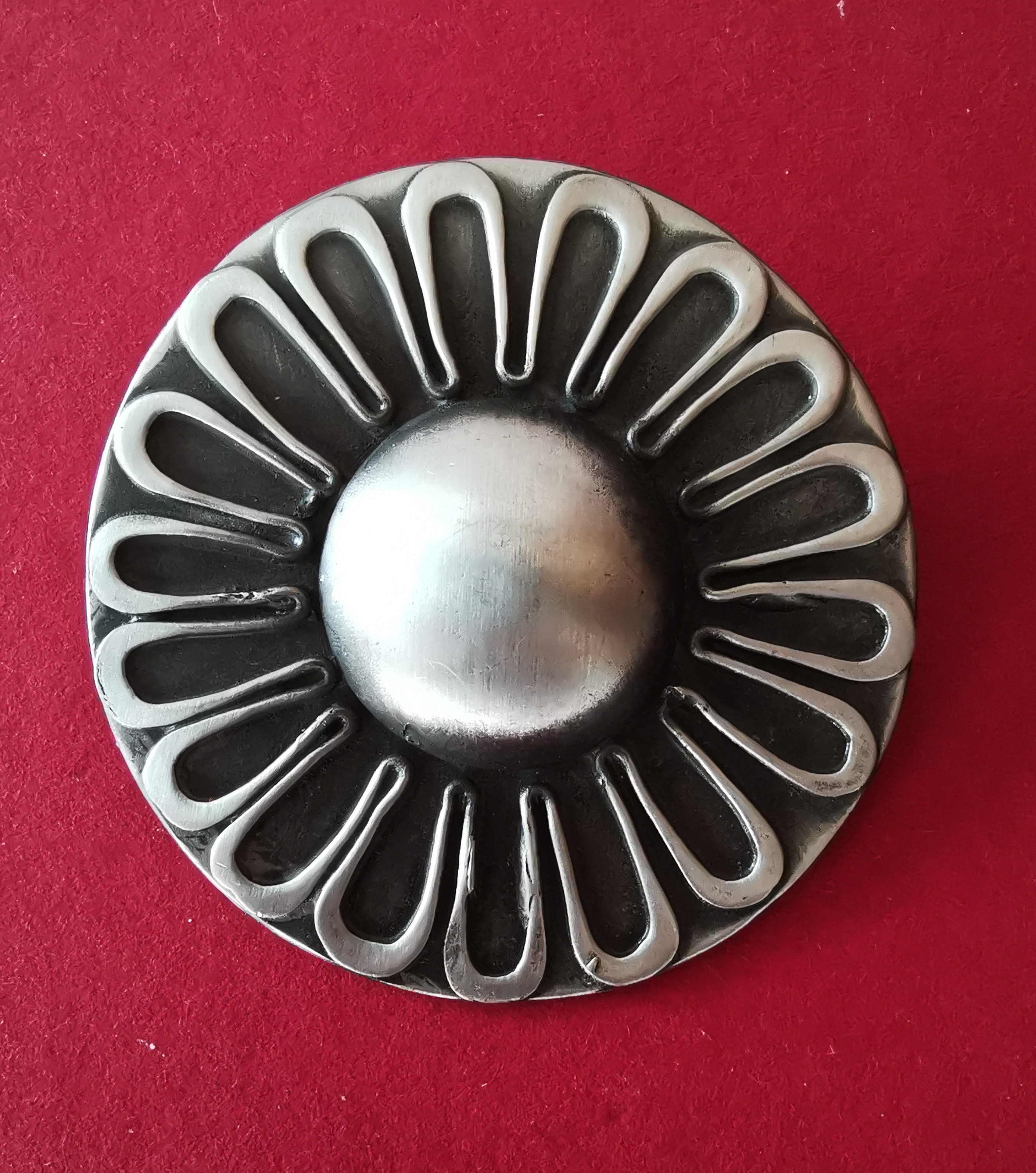 Norsk tin BH16 broche